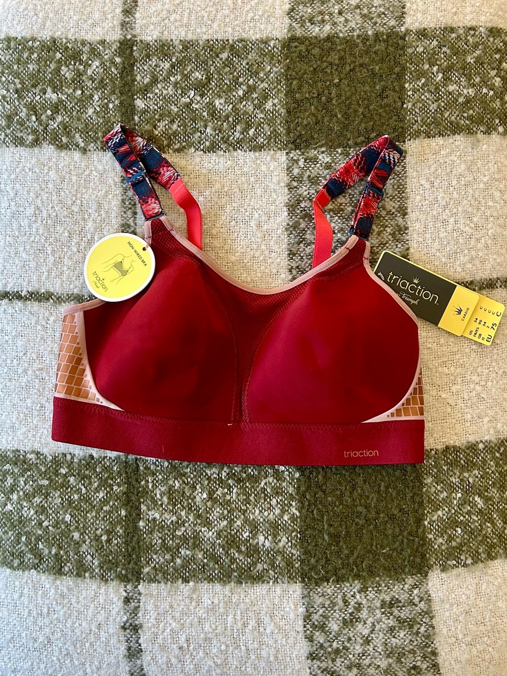 NWT Triumph Triaction Extreme Lite unpadded sports bra
